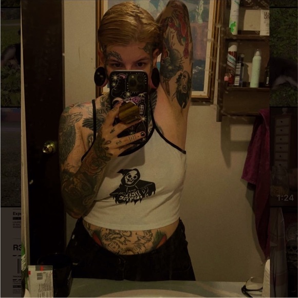 Meet your Posher, Taylor - Picture 1 of 1